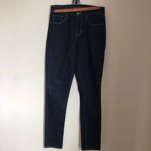 Levi’s high rise dark wash skinny size 28